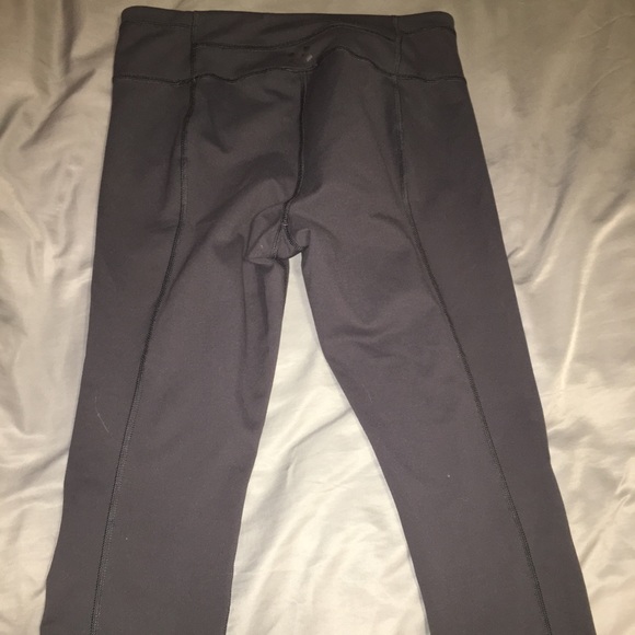Dark gray under armour Capri leggings - Picture 1 of 6